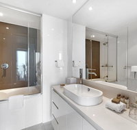 Luxury Hotel with Ocean View in Surfers Paradise - Accommodation Gold Coast