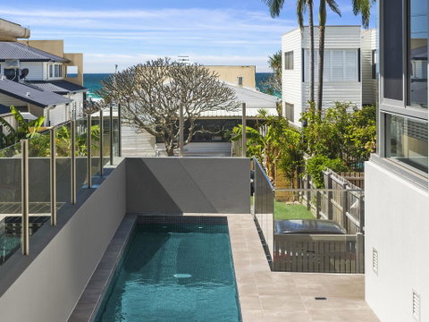 Luxury On Currumbin Beach - Accommodation Gold Coast 3