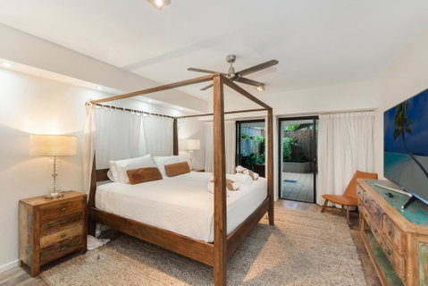 Luxury Pool Side Apartment In Beachfront Resort - Accommodation Gold Coast 3