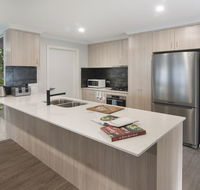 Luxury renovated home-5BR-meters from the beach - 1 Gold Coast