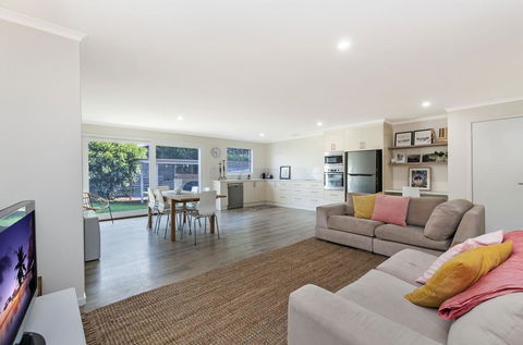 Lyons Cottage - A Quaint Whalers Cottage In Heart Of Port Fairy - Gold Coast 4U 1