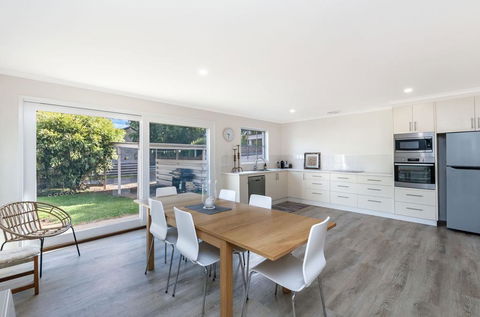 Lyons Cottage - A Quaint Whalers Cottage In Heart Of Port Fairy - Gold Coast 4U 0
