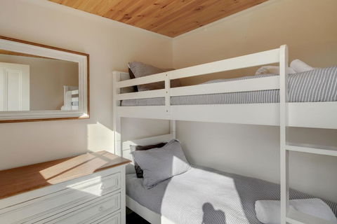 Magnetic Cottage Circa: 1850's - Gold Coast 4U 2