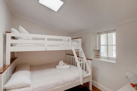 Magnetic Cottage Circa: 1850's - Gold Coast 4U 1