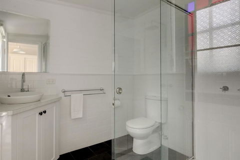 Magnetic Cottage Circa: 1850's - Gold Coast 4U 3