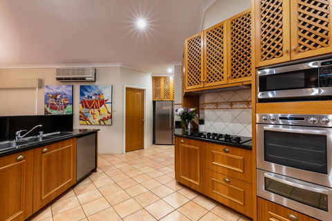 Maidstone Executive Residence - Gold Coast 4U 2