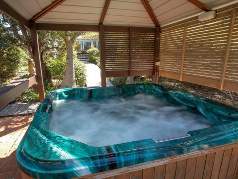 Malda's Retreat - Air-con, Fireplace & Outdoor Spa - Accommodation Gold Coast 1