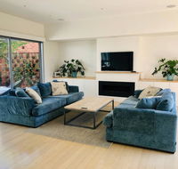 Malvern 3 Bedroom Delight - Gold Coast 4U