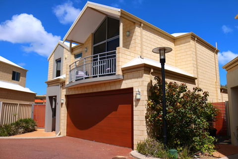 MANDURAH On The TERRACE - Accommodation Gold Coast 0