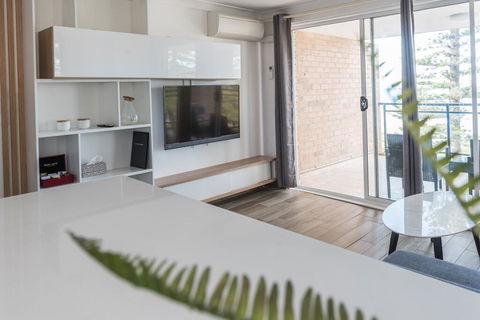 Manly Beachfront Apartment - Gold Coast 4U 0