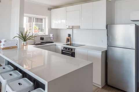 Manly Beachfront Apartment - Gold Coast 4U 1