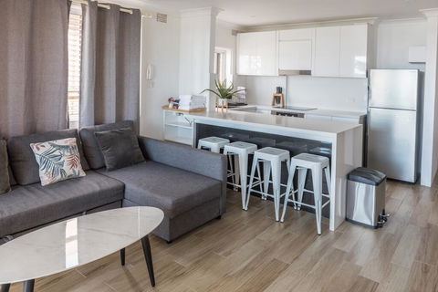 Manly Beachfront Apartment - Gold Coast 4U 3