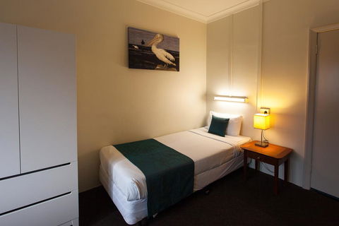 Manly Hotel - 1 Gold Coast 0