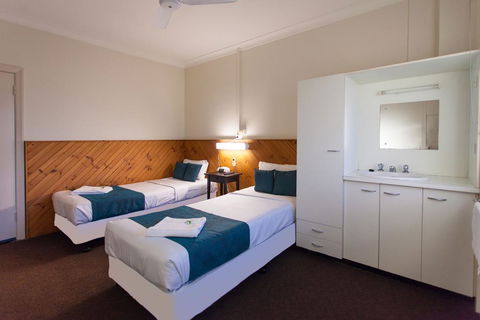 Manly Hotel - 1 Gold Coast 1