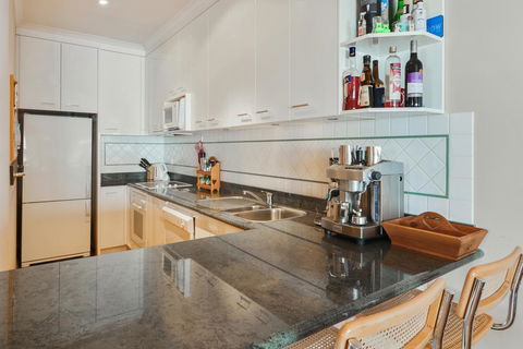 Mawson Unit 5 - Gold Coast 4U 2