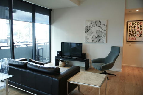 Melbourne Seaviews, Pool & Tennis - Gold Coast 4U 1