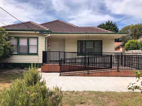 Melbourne Short Stay - Clayton Station, Monash Uni, Hospital - Gold Coast 4U 0