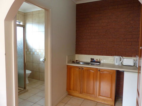 Meramie Motor Inn - Gold Coast 4U 1