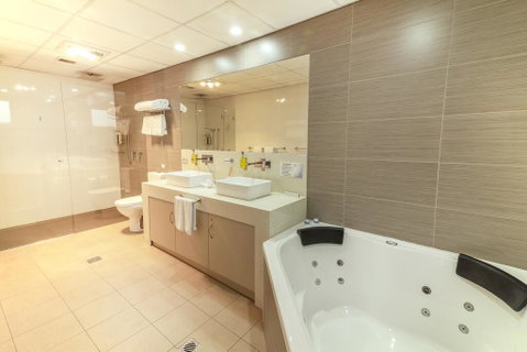 Mercure Orange - Accommodation Gold Coast 1