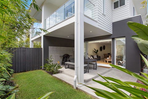Mermaid Beach Break - Gold Coast 4U 1