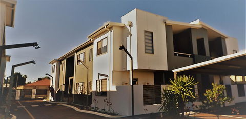 MERRIFIELD Foothill Suites - RELAXING LIFETYLE CHOICE - 1 Gold Coast 3