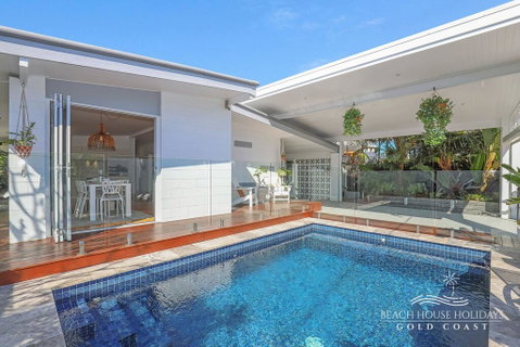 Miami Beachside Beach House - Accommodation Gold Coast 3