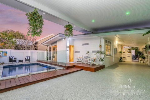 Miami Beachside Beach House - Accommodation Gold Coast 2