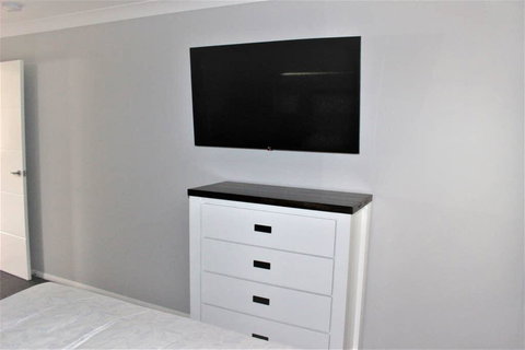 Michael's Place: Brand New Unit Close To Uni & CBD - 1 Gold Coast 3