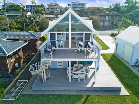 Middle Rock Beach House - Beach Front, Lake Cathie - Gold Coast 4U 1
