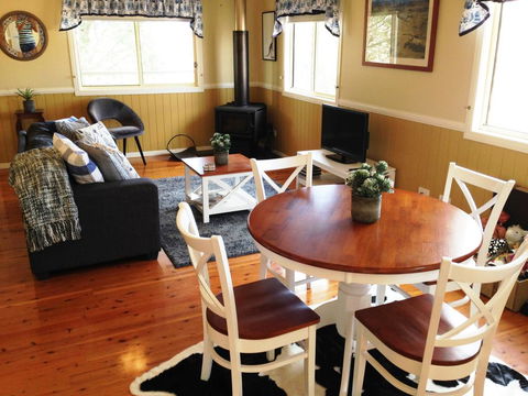 Milford Country Cottages - 1 Gold Coast 2