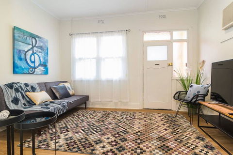Minutes From The Beach, Shops And Parks! Free - Wifi - Nespresso - Netflix - Accommodation Gold Coast 3