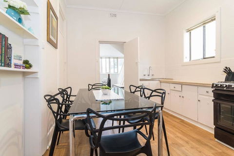 Minutes From The Beach, Shops And Parks! Free - Wifi - Nespresso - Netflix - Accommodation Gold Coast 2