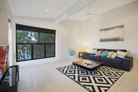 Minutes Walk To Peregian Beach And Surf! - Unit 1/28 Pelican Street - Gold Coast 4U 2