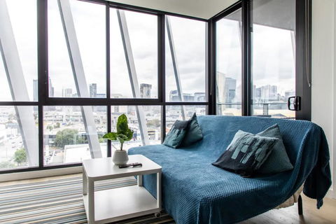 Modern 1 Bedroom Apartment With Rooftop Terrace And Spa - Gold Coast 4U 1