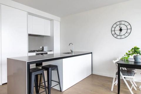 Modern 1 Bedroom Apartment With Rooftop Terrace And Spa - Gold Coast 4U 3