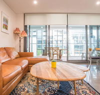 Modern 1bed1study Apt near Station  MQ Centre - Gold Coast 4U