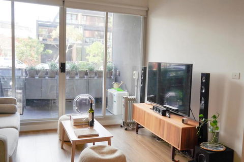 Modern 2 Bedroom Apartment Close To Beach And City - Gold Coast 4U 0