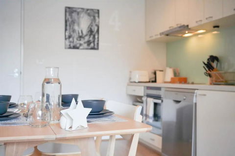 Modern 2 Bedroom Apartment Close To Beach And City - Gold Coast 4U 1