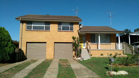 Modern 4-Bedroom House Near Singleton CBD Hunter Valley - Gold Coast 4U 3