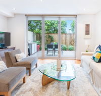 Modern apartment with large courtyard and short walk to Bondi Beach - Accommodation Gold Coast