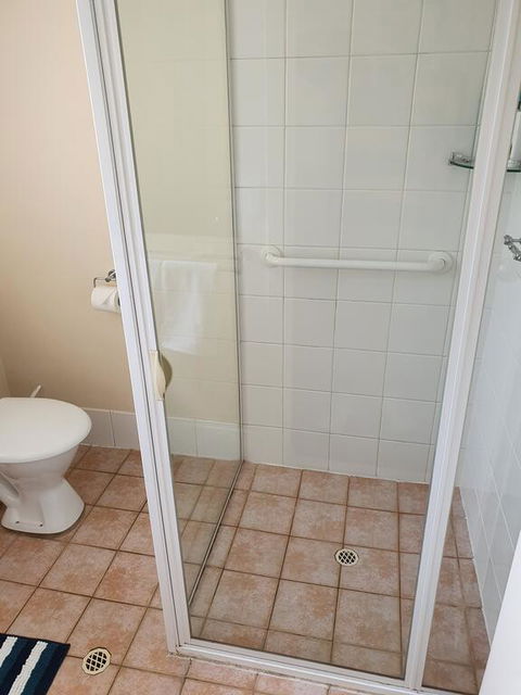 Modern Cosy Studio Close To QEH + Adelaide CBD + Airport + Beaches - Gold Coast 4U 2