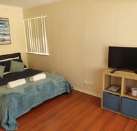 Modern Cosy Studio Close to QEH  Adelaide CBD  Airport  Beaches - Gold Coast 4U