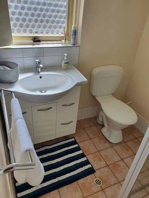 Modern Cosy Studio Close To QEH + Adelaide CBD + Airport + Beaches - Gold Coast 4U 1