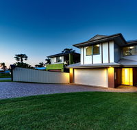 Modern Home away from Home - Gold Coast 4U