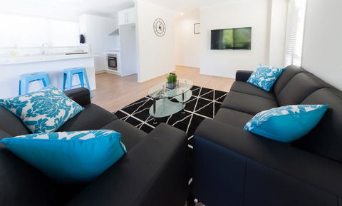 Modern Home Away From Home - Gold Coast 4U 2