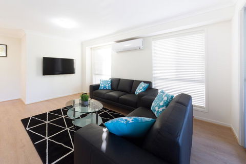 Modern Home Away From Home - Gold Coast 4U 1