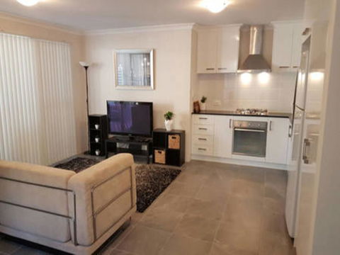 Modern Neat Convenient Apartment Close To Airport - Accommodation Gold Coast 1