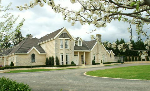 Montfort Manor - Accommodation Gold Coast 0