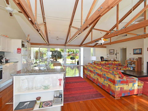 Morisset Bay Waterfront Views Lake House Looking Over Trinity Marina - Gold Coast 4U 2