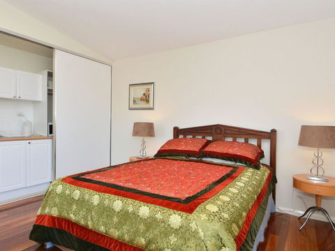 Morisset Waterfront 1bdr Studio Looking Over Trinity Marina - Gold Coast 4U 3